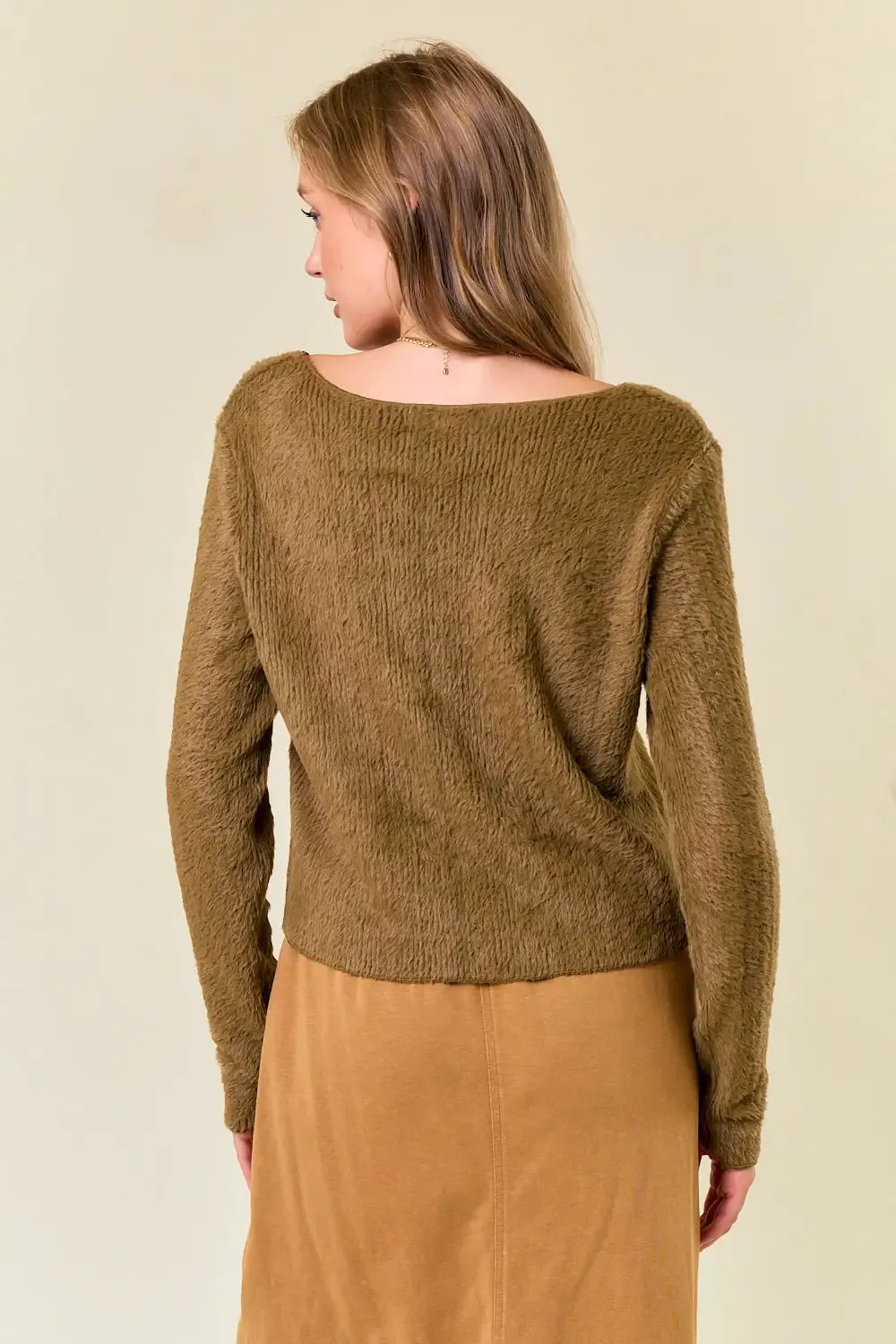 SOFT FUZZY KNIT V-NECK LONG SLEEVE CROPPED TOP